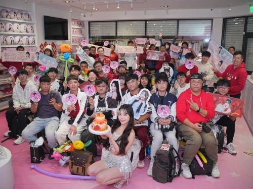 Wing Stars黃澄澄新春生日會驚喜連連，媽媽親手打造禮服成暖心焦點